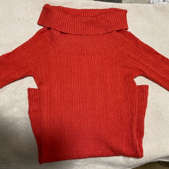 Le Chateau Sweater - Picture 2 of 5